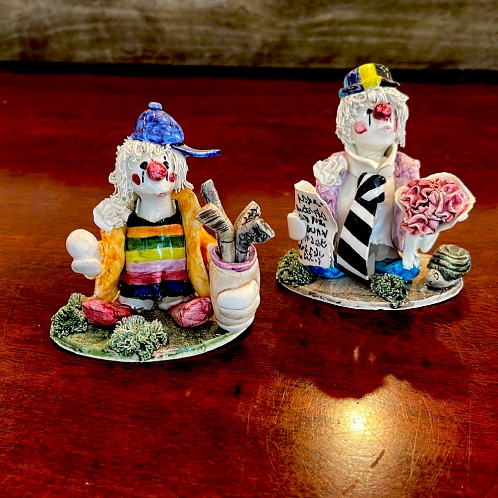 Set of 2 clown figurines, golfer, one of a kind, signed by artist